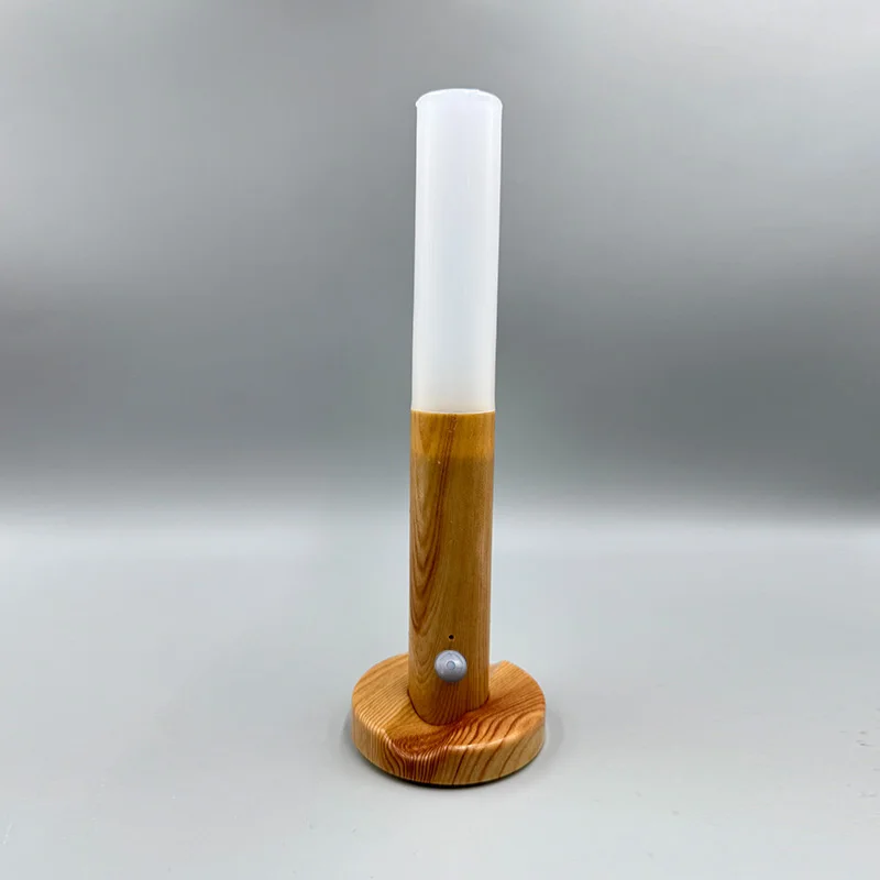 Drewniany magnetyczny kinkiet ładowany z czujnikiem ruchu 🌙